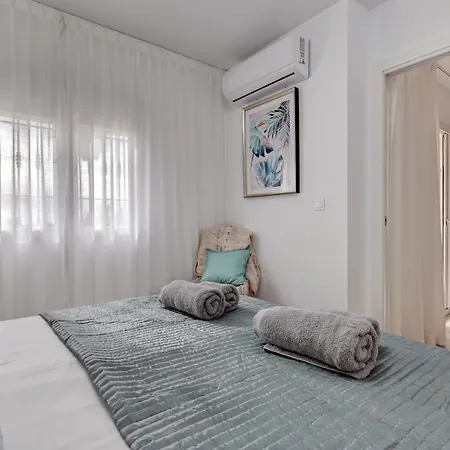 Apartamento 014 Bright And Modern 2 Bed Apt Near Beach