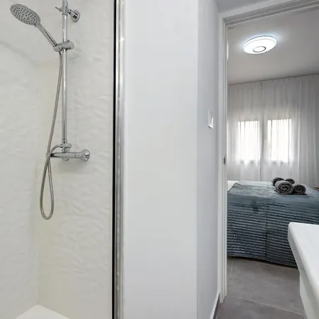 014 Bright And Modern 2 Bed Apt Near Beach *