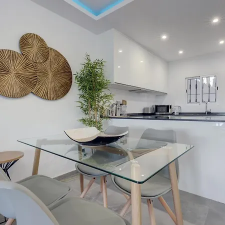 014 Bright And Modern 2 Bed Apt Near Beach