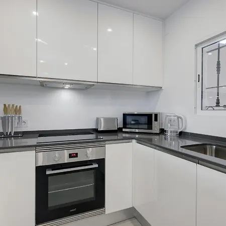 Apartamento 014 Bright And Modern 2 Bed Apt Near Beach *