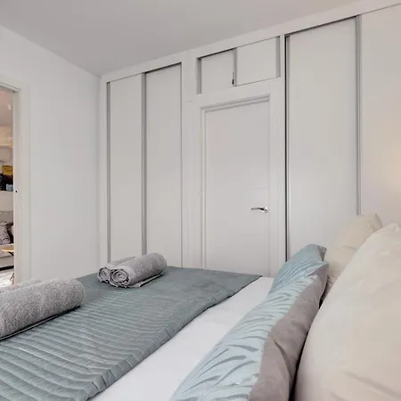 014 Bright And Modern 2 Bed Apt Near Beach Mijas